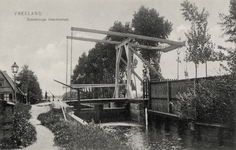 14995 Gezicht op de Kortenhoefse schutsluis in en de ophaalbrug over het verbindingskanaal tussen de Vecht en de Wijde ...